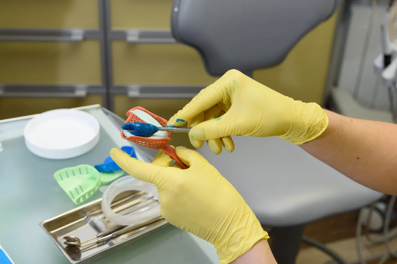 Wszystko co musisz wiedzieć o implantach zębowych